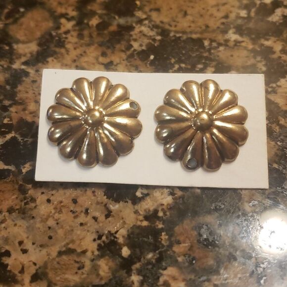 Vintage Floral Golden Earrings - Picture 1 of 5
